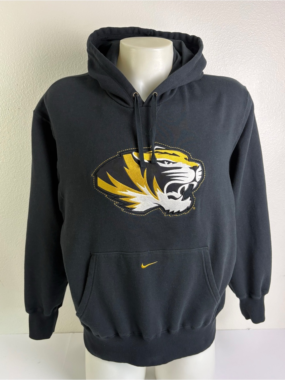 Nike Team Missouri Tigers Mizzou Hoodie
Men's Large Black Embroidered NCAA